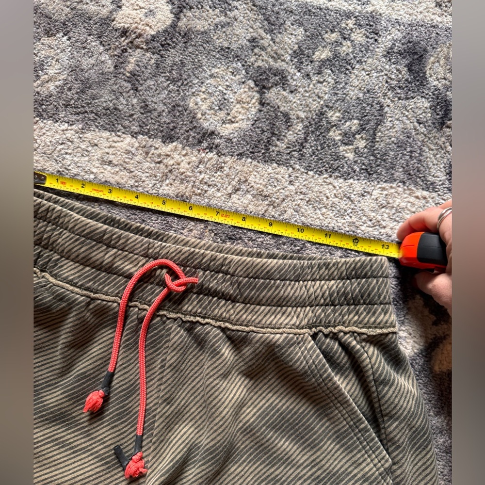 Under Armour Women's Green Athletic Shorts Longhorns - Picture 7 of 10